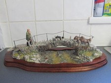 Border Fine Arts Off to the