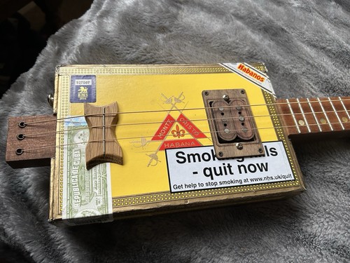 Cigar box guitar - box,