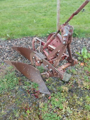 David brown furrow plough - brown,