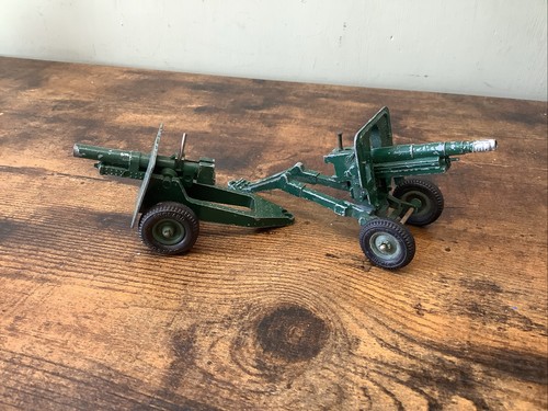 Vintage britains field - vintage, guns