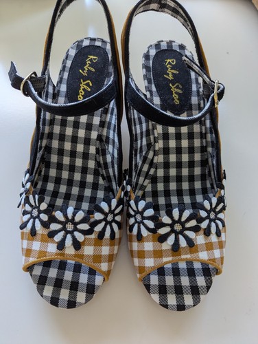Ruby shoo yellow - and, black