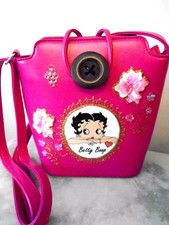 NEW GEORGOUS BETTY BOOP  HANDBAG WITH FREE BETTY   KEYRING