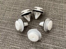 FORD CAR DOOR PANEL RETAINER