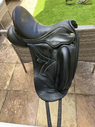 Sue carson dressage saddle - carson,