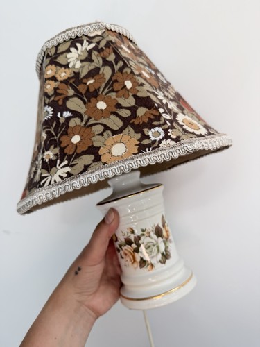 Vintage style table - table, lamp