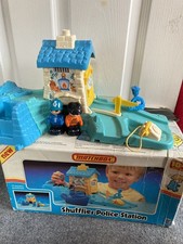 Rare Vintage Matchbox Shufflie Police Station including 2 figures - 80s