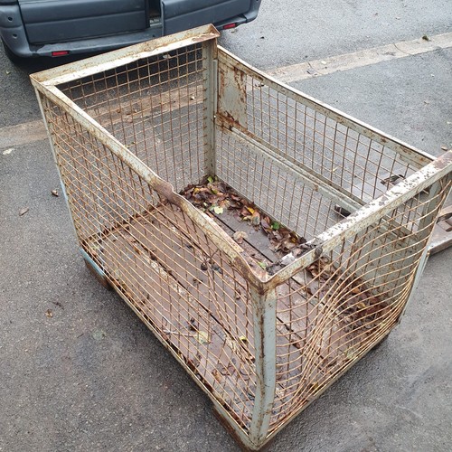 Metal post pallet - pallet, stackable