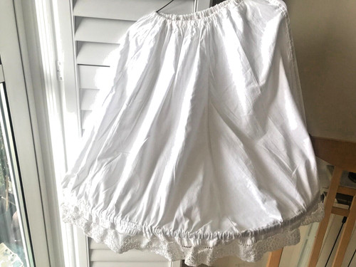 Hooped white cotton - a,