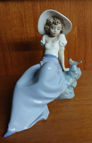Nao lladro girl listening - lladro,
