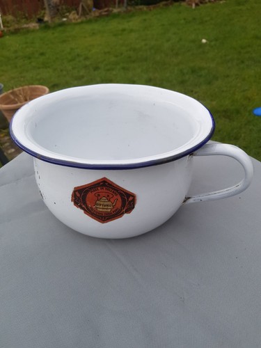 Vintage white enamel chamber - white,
