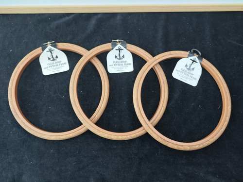 Three anchor woodgrain - three,