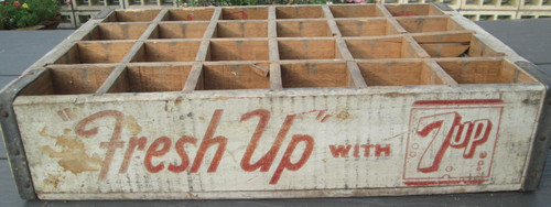 Vintage wooden soft drink - 7-up,
