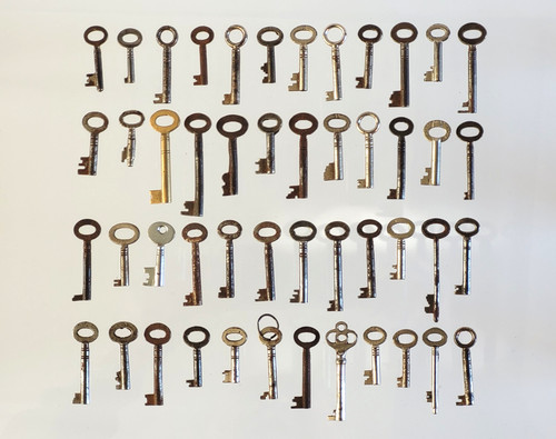 Job lot antique keys s10 - 48,