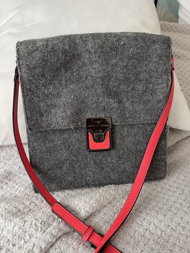 Ladies pied terre - terre, messenger