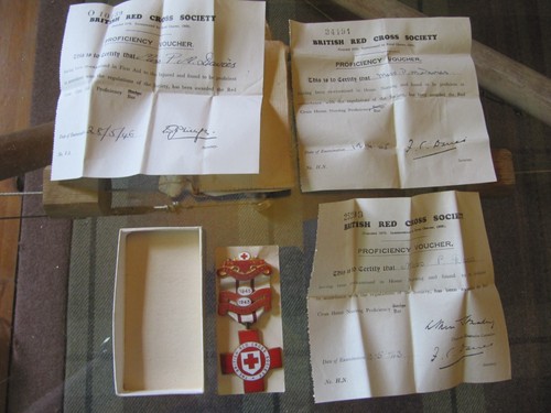 Red cross proficiency medal - red,
