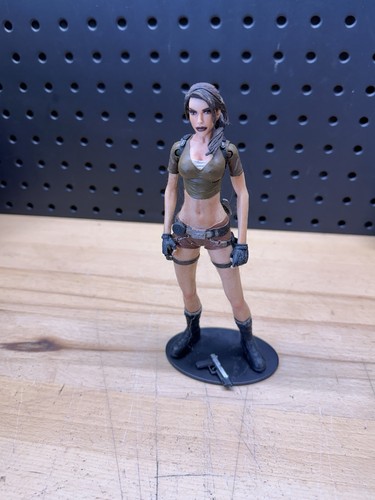 Neca tomb raider lara croft - tomb,