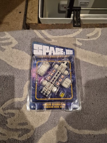 Sixteen space 1999 - sixteen, 12