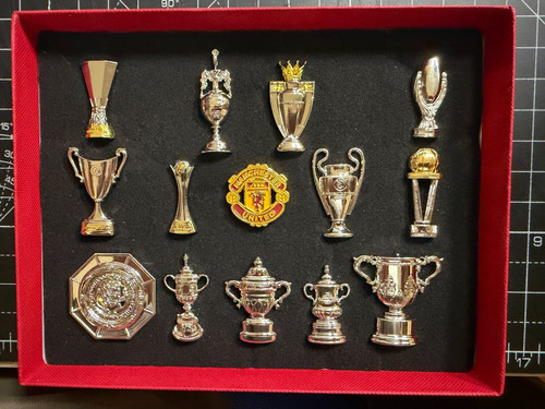 Manchester united pin badge - 14,