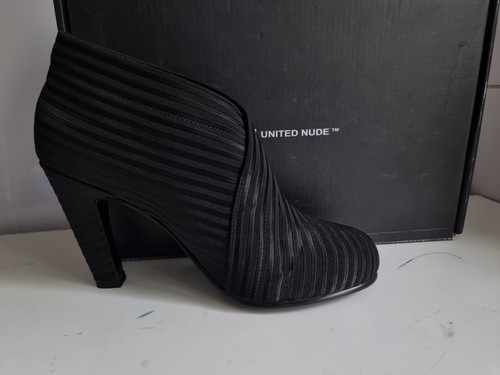 United nude fold - united, designer