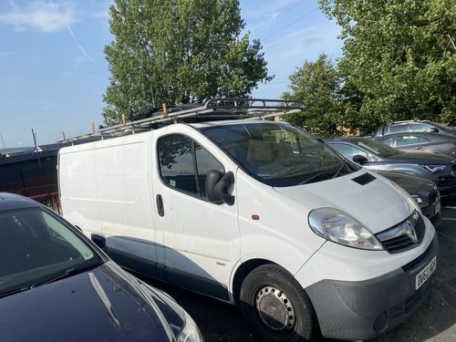 Breaking vauxhall vivaro - vauxhall,
