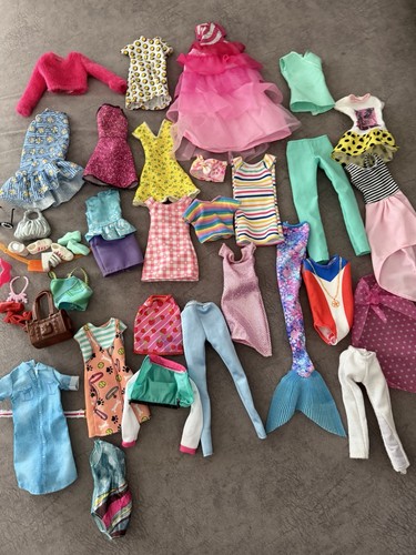 Barbie clothes bundle - barbie,