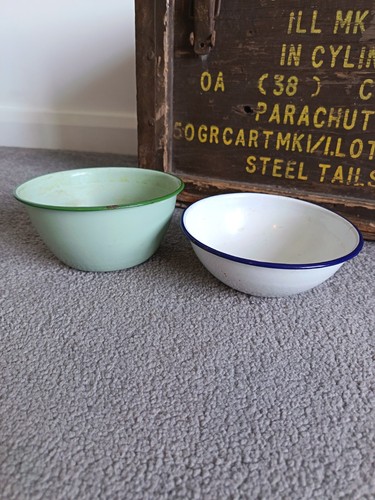 Vintage enamel metal bowls - 2,