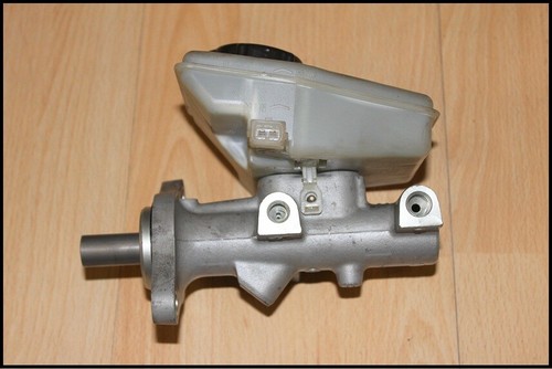 Brake master cylinder fluid - +,
