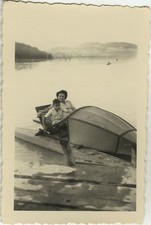 OLD PHOTO - VINTAGE SNAPSHOT - PEDAL BOAT LAKE - PEDAL BOAT LAKE