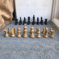 Staunton Chess Piece Boxwood Wooden Chess Set Complete. Vintage turned wood box