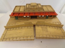 HORNBY  DUBLO 00 gauge  Main station ..*