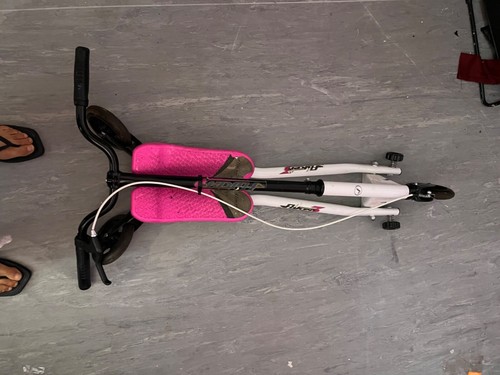 White and pink fliker f3 - and, y