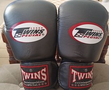 Mauy Thai boxing gloves -