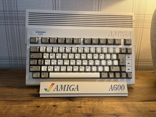 Amiga a600 display stand - a600,