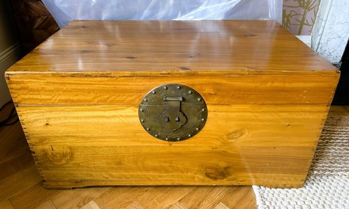Solid camphor wood chest - camphor‑wood,