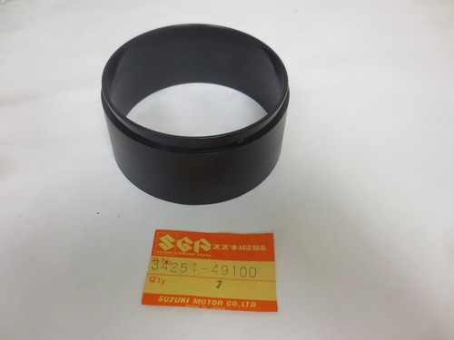 Nos suzuki tachometer cover - suzuki,