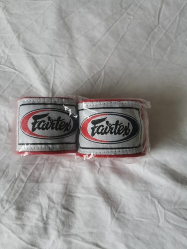 Fairtex hand wraps red - in,