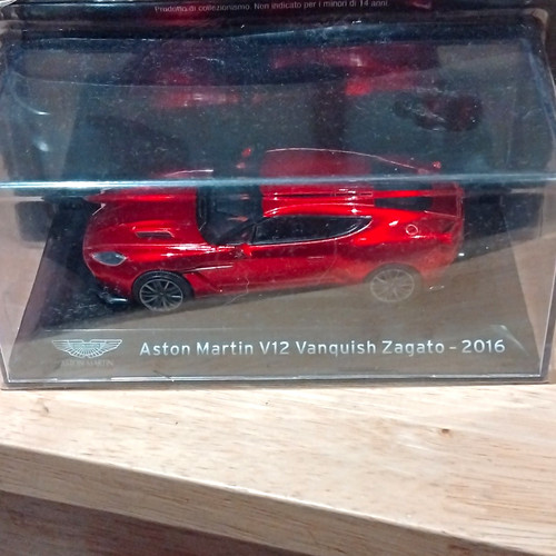 Aston martin v12 vanquish - martin,