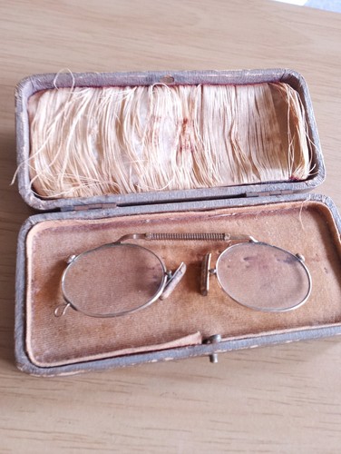 Antique spring loaded - antique, spring-loaded