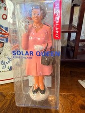 Kikkerland Solar Queen Queen