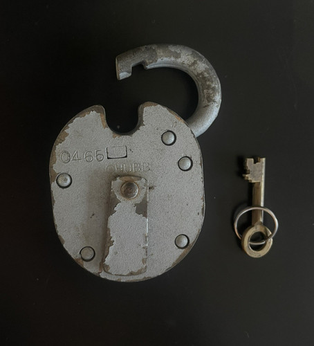 Large vintage chubb - large,