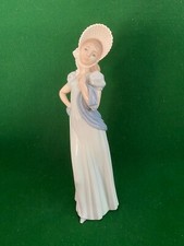 VINTAGE NAO by LLADRO TALL FIGURINE DAMA AIROSA No 289 GIRL + BONNET & SHAWL BOX