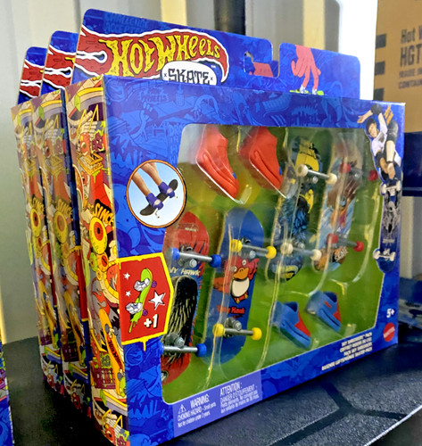 Hot wheels finger skateboard - finger,