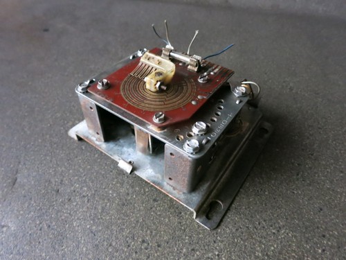 Rowe ami vinyl jukebox - rowe, credit