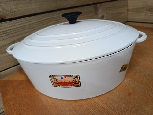 White oval staub - white, iron