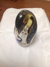Royal Crown Derby Emperor Penguin Chick Imari Paperweight MMII Gold Stopper 2002