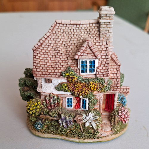 Lilliput lane nest egg - lane, cottage