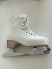 Edea 240 Chorus Figure Skating