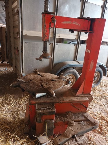 Tyer fitting machine - tyer,