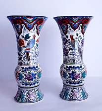 DELFT PAIR OF PEACOCK VASES MULTI COLOR - SOCIÉTÉ CÉRAMIQUE MAASTRICHT EXCELLENT