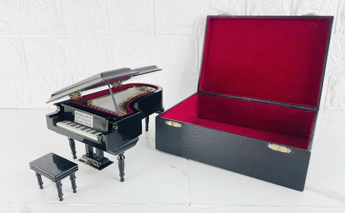 Miniature grand piano music - miniature,